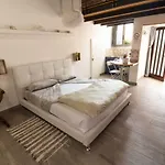 Mansarde & Maison 1706 Orta