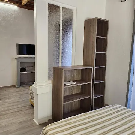 Πανσιόν Mansarde & Maison 1706 Orta 3*
