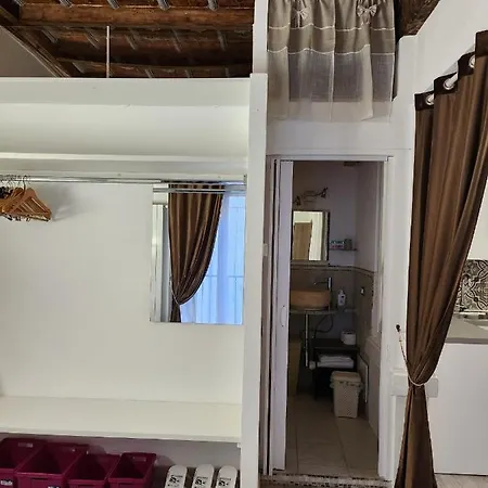 Πανσιόν Mansarde & Maison 1706 Orta