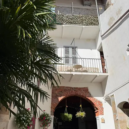 Mansarde & Maison 1706 Orta 3* Borgomanero
