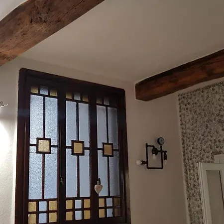 Πανσιόν Mansarde & Maison 1706 Orta 3*
